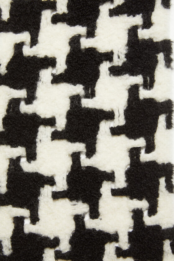 (image for) User-Friendly Houndstooth scarf